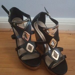 Black open toe wedges.